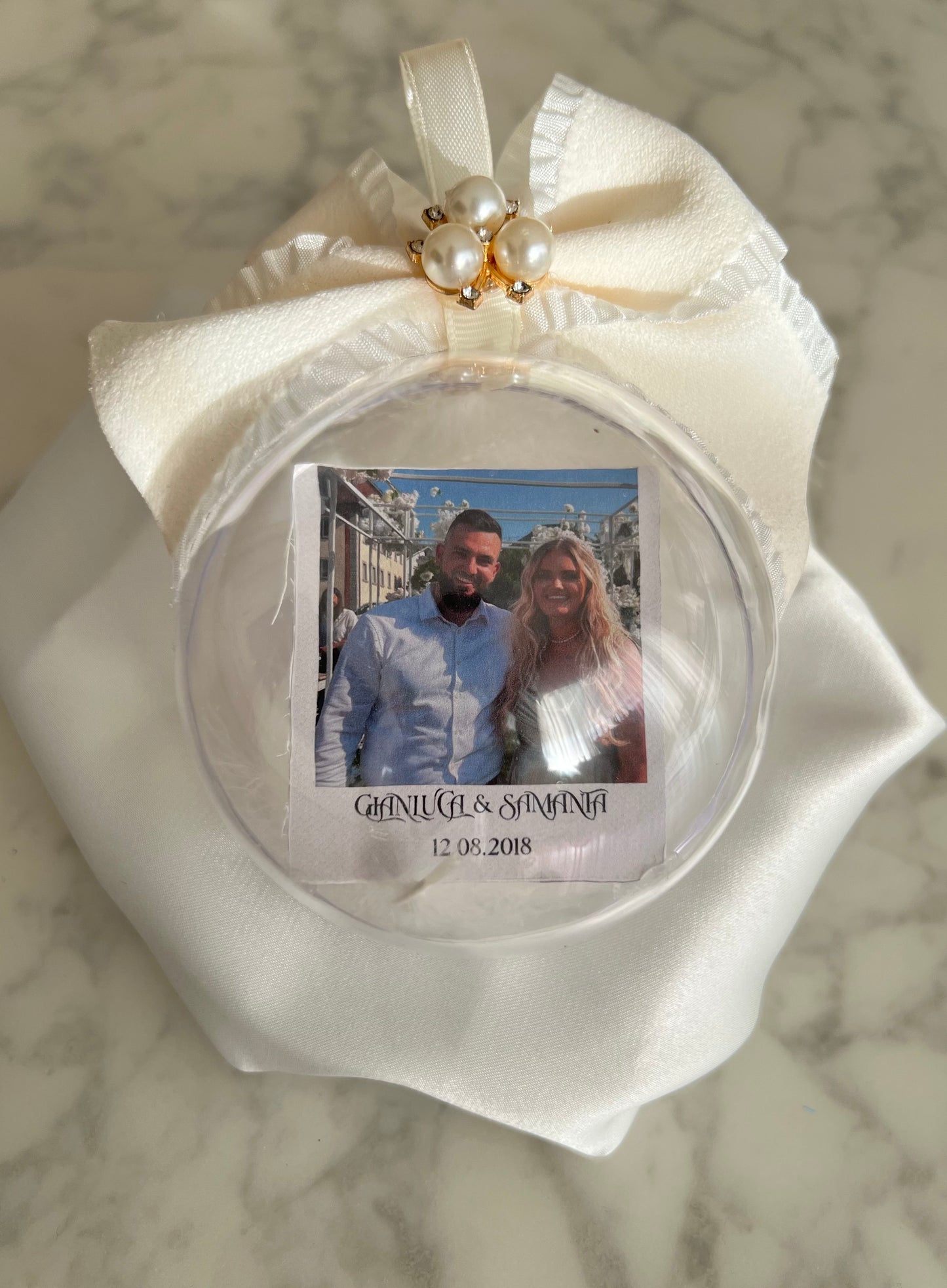 Personalisierte Foto-Weihnachtskugel mit Namen & Datum