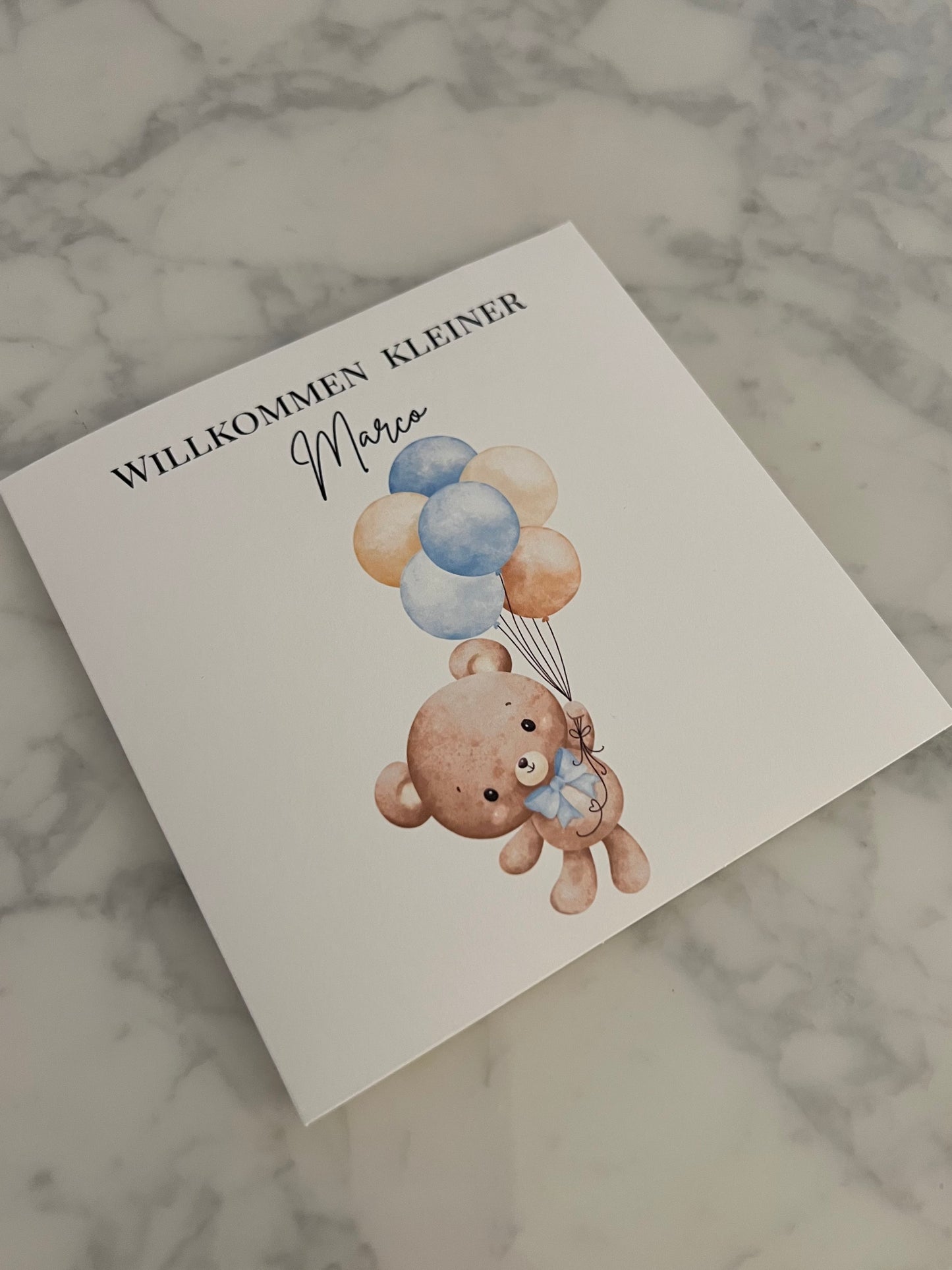 Personalisierte Geburtskarte "Teddybär mit Ballons"