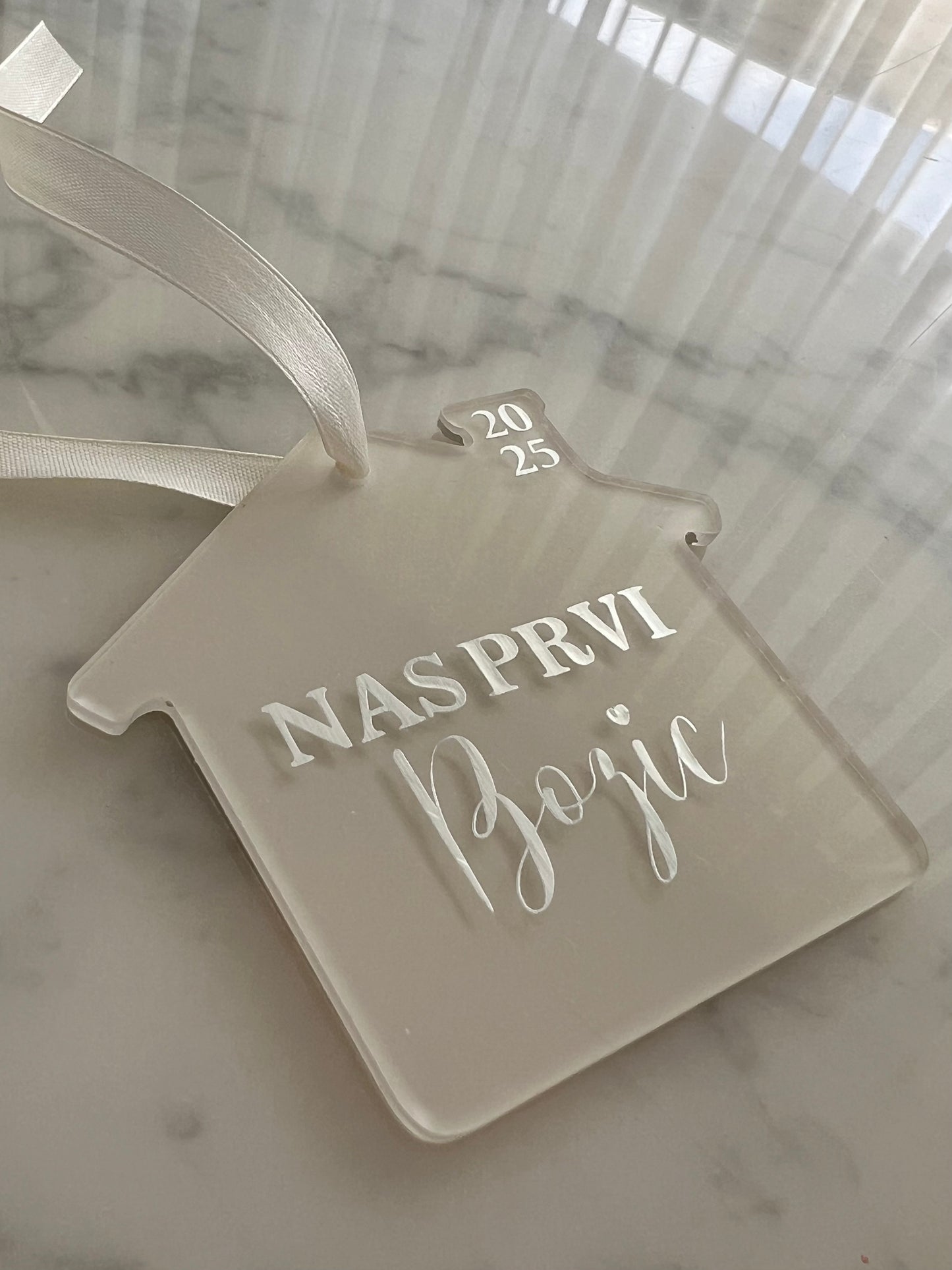 Personalisiertes Weihnachts-Ornament "Our First Christmas at Home"