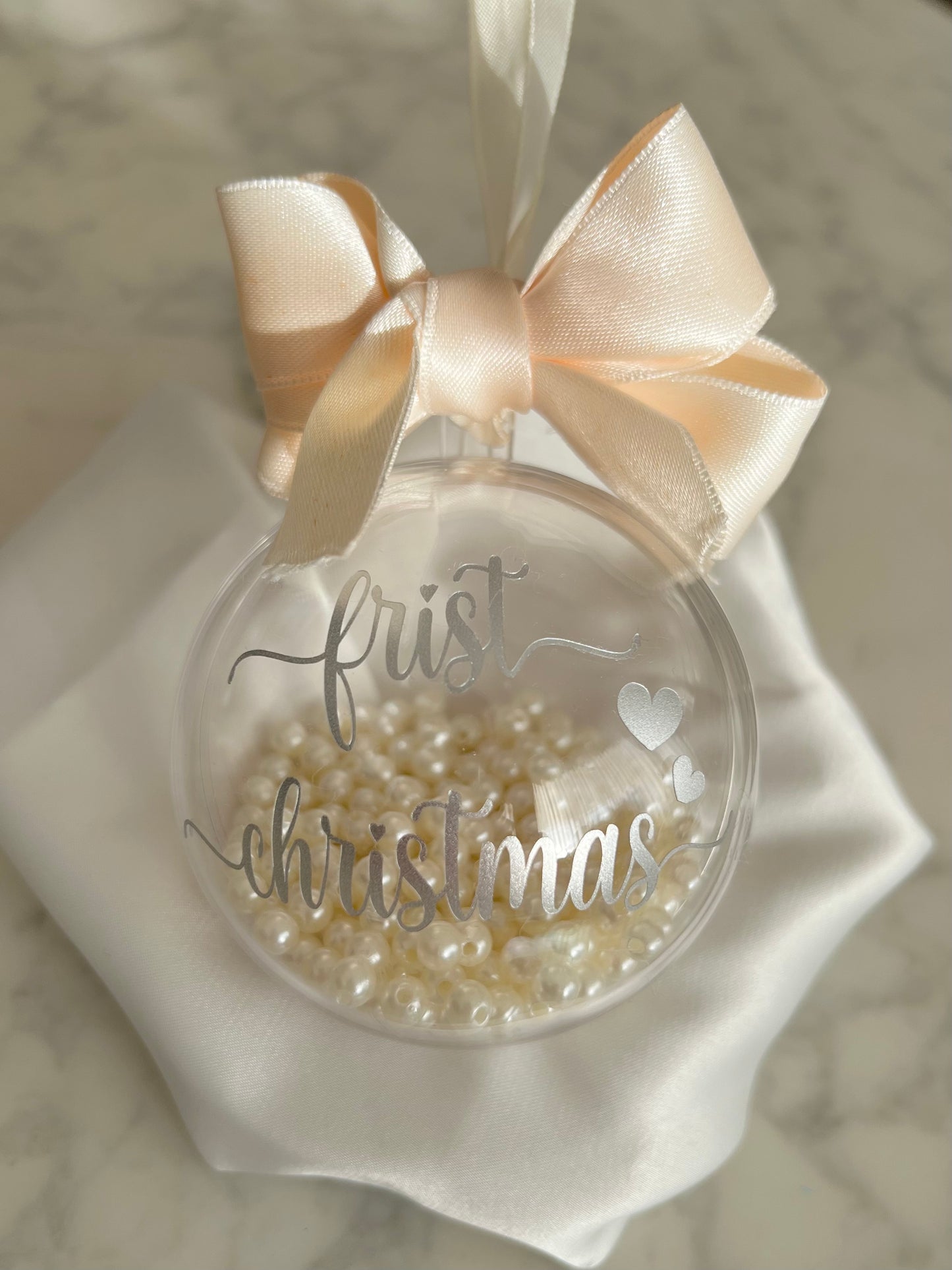 Personalisierte Weihnachtskugel "Pearl"