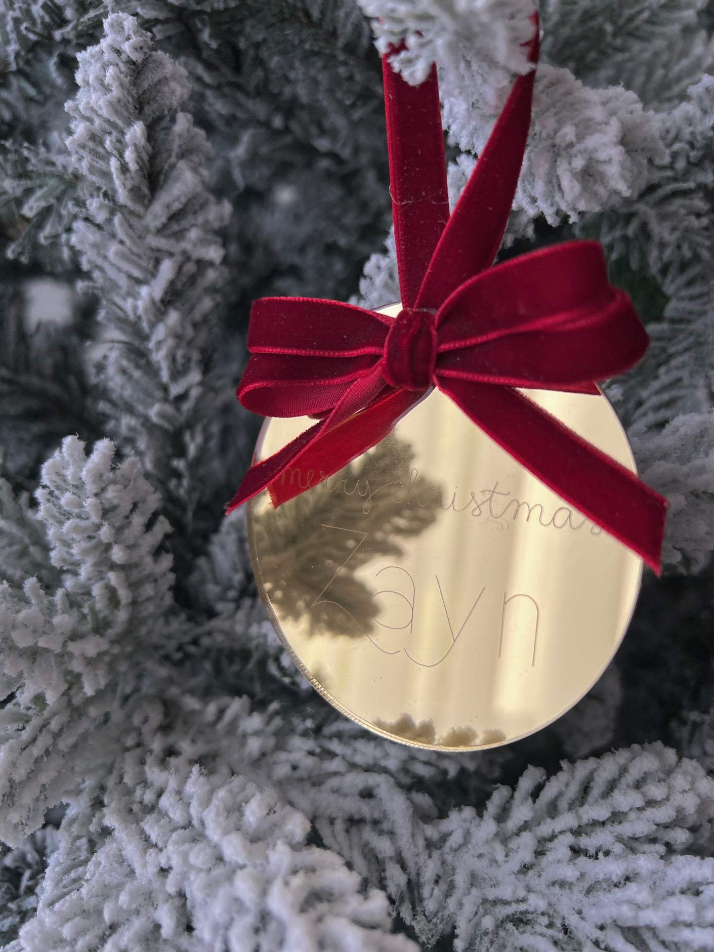 Personalisiertes Weihnachtsornament - Gold mit Samtschleife