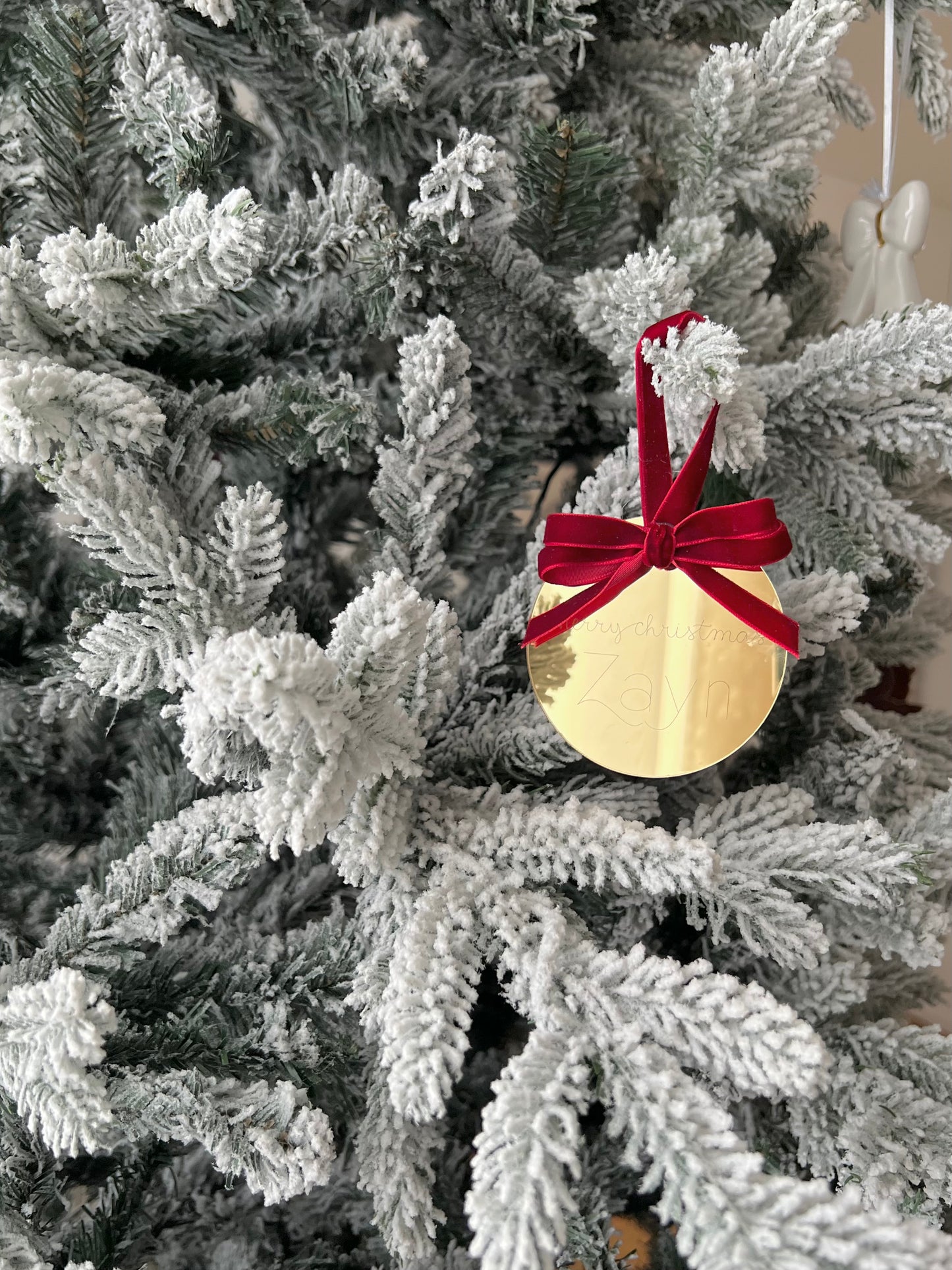 Personalisiertes Weihnachtsornament - Gold mit Samtschleife