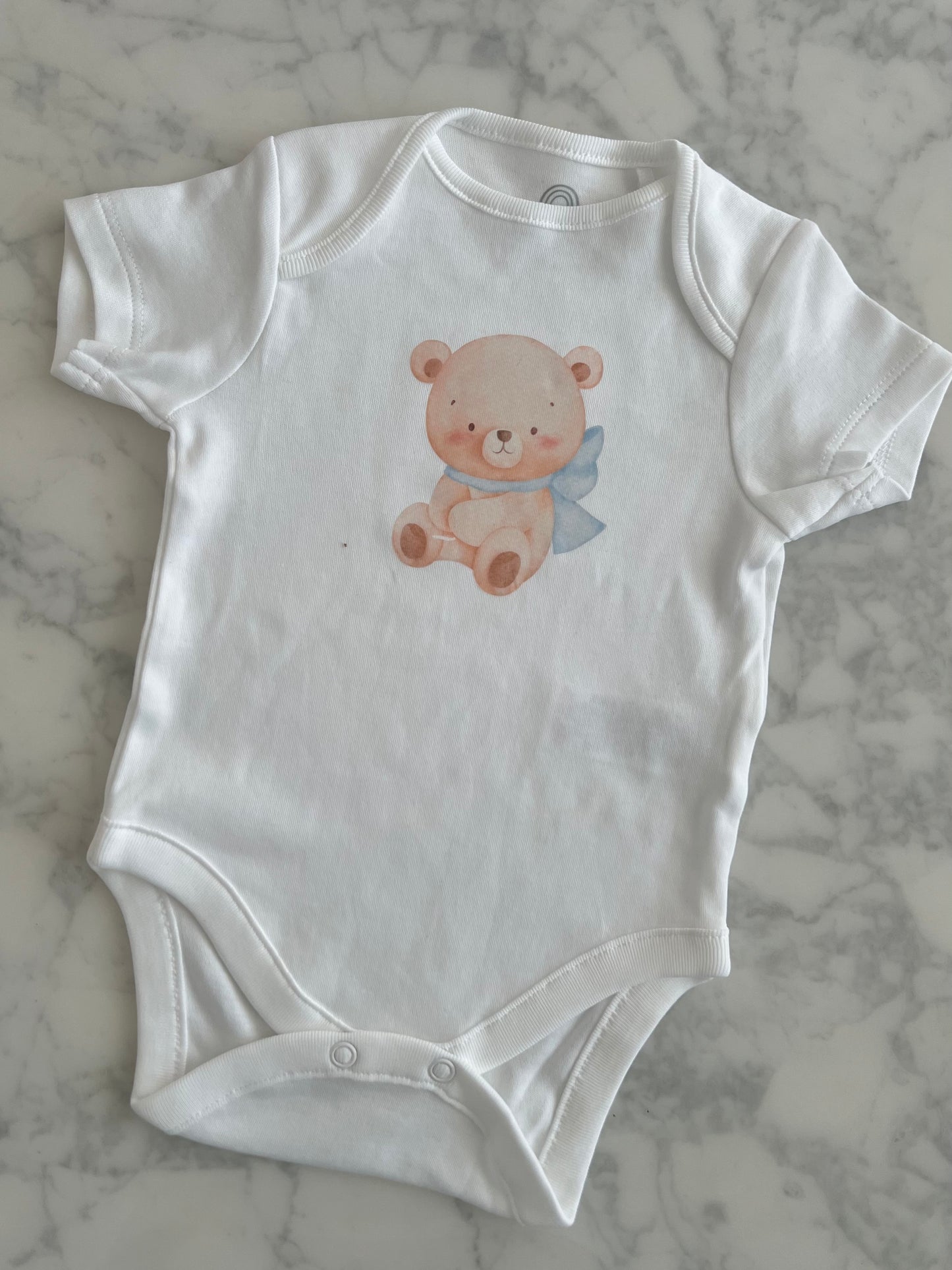 Babybody mit Bärenmotiv