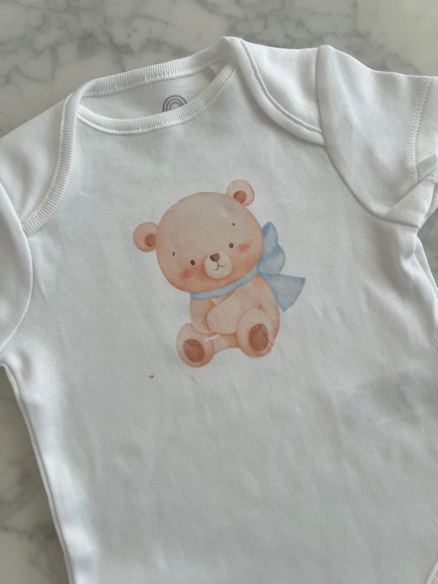 Babybody mit Bärenmotiv