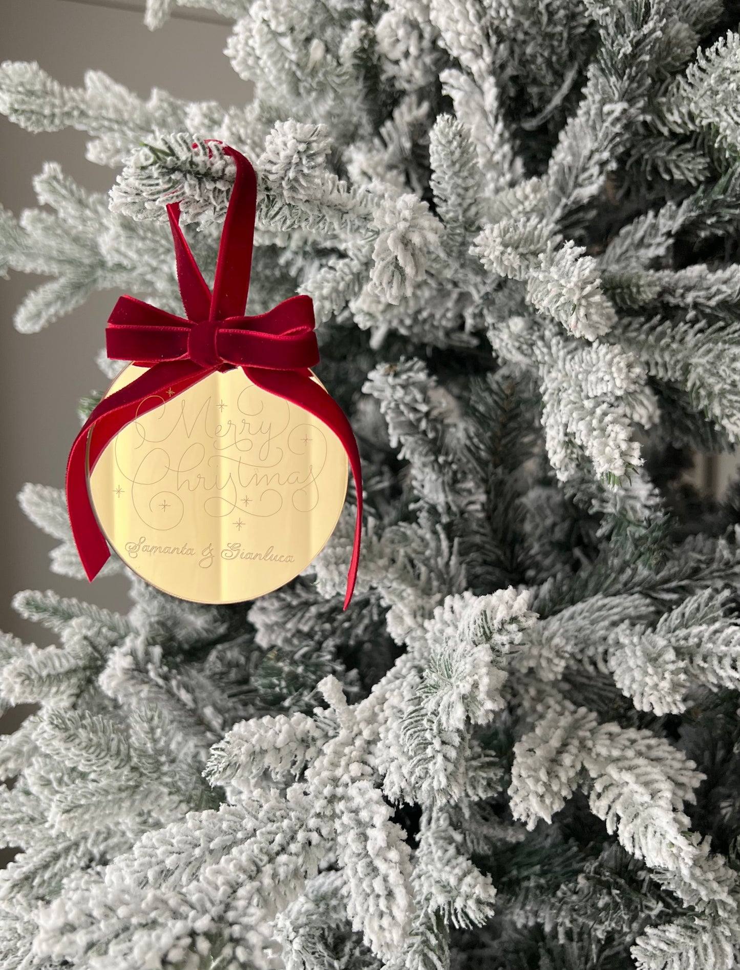 Personalisiertes Weihnachtsornament Gold mit Samtschleife & Gravur