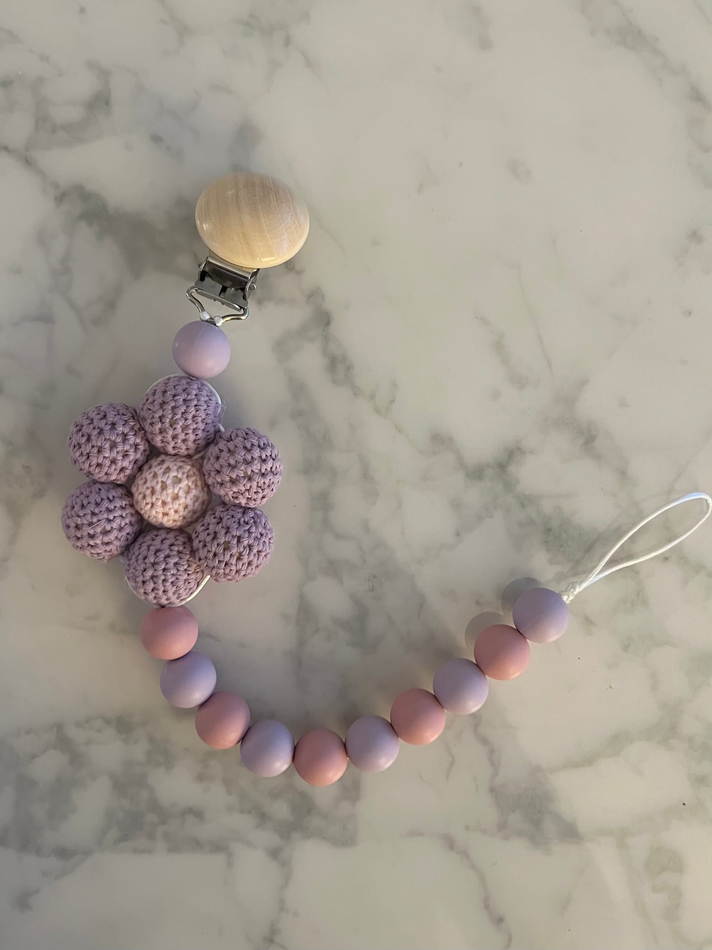 Schnullerkette mit Häkelblume & Silikonperlen