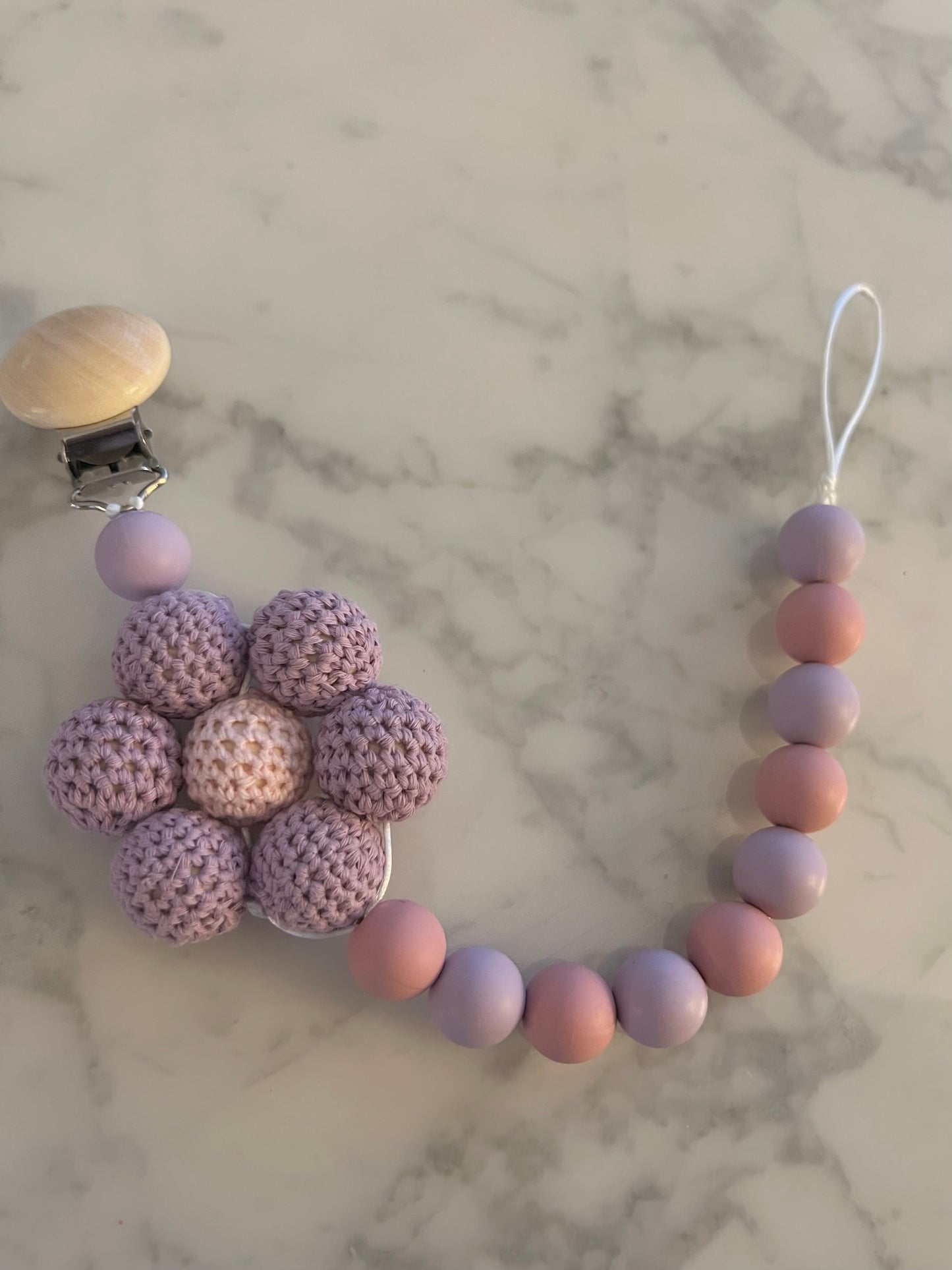 Schnullerkette mit Häkelblume & Silikonperlen
