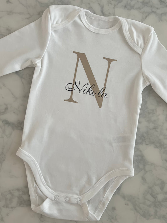 Personalisierter Babybody mit Name & Initiale