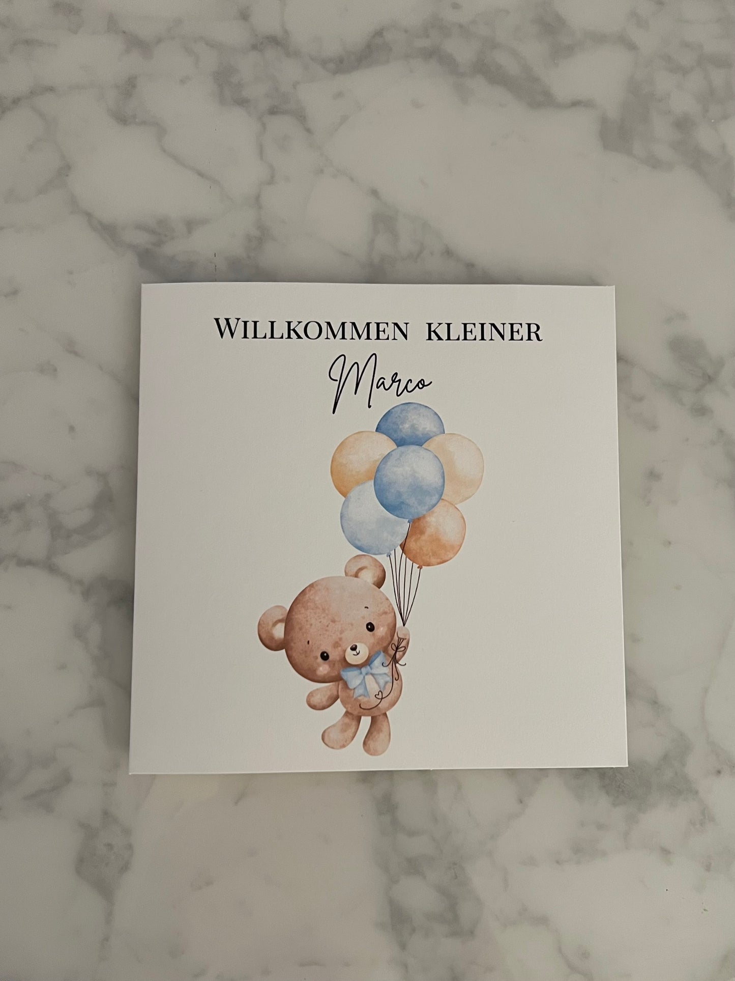 Personalisierte Geburtskarte "Teddybär mit Ballons"